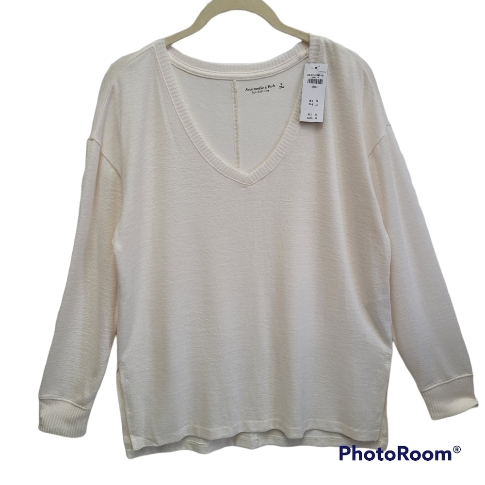 ABERCROMBIE & FITCH Cozy Long-Sleeve V-Neck Boyfriend Tee Size SMALL